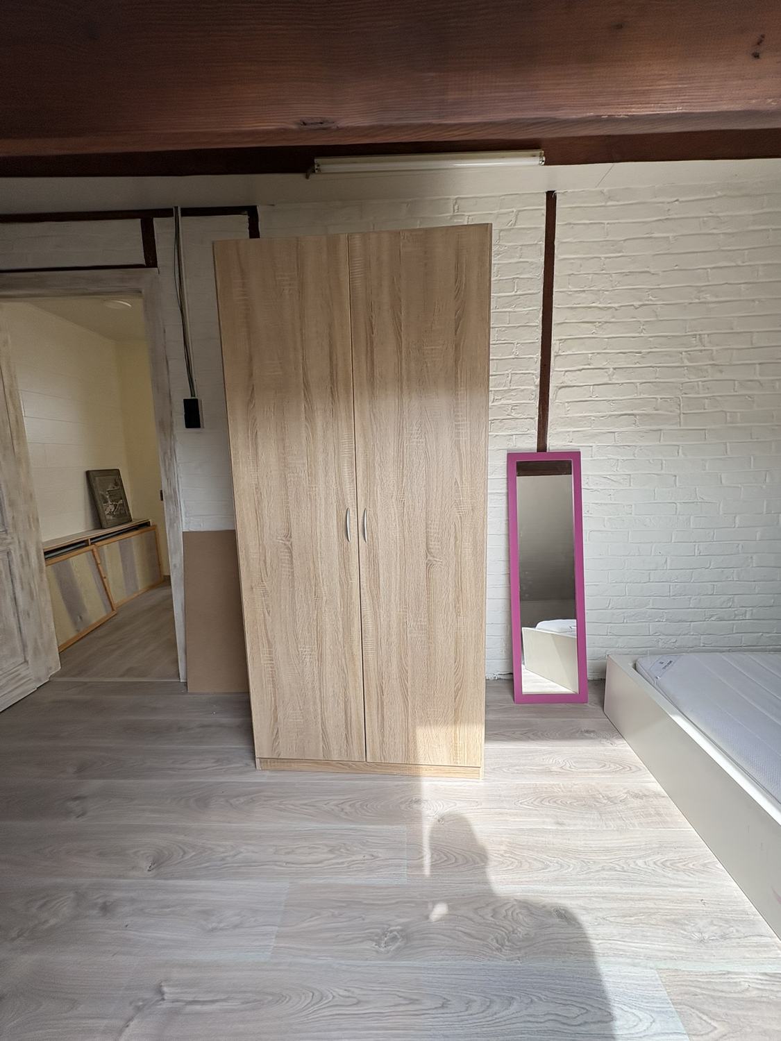 Petite mansardée : l'entrée de la chambre